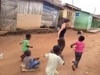 Kinder aus Okorase beim Spielen